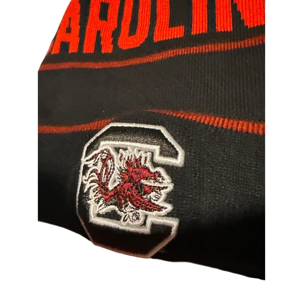 Under Armour South Carolina Gamecocks Black Red Knit Pom Beanie Hat NWT UH704U9